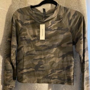 Cropped camouflage top